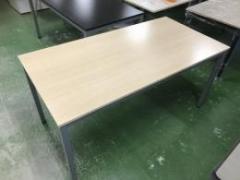 木目調ミーティングテーブル