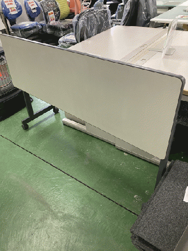 フォールディングテーブル