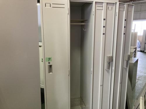3人用ロッカー鍵付