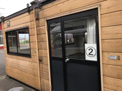 2連棟8坪　ユニットハウス　ひのき柄