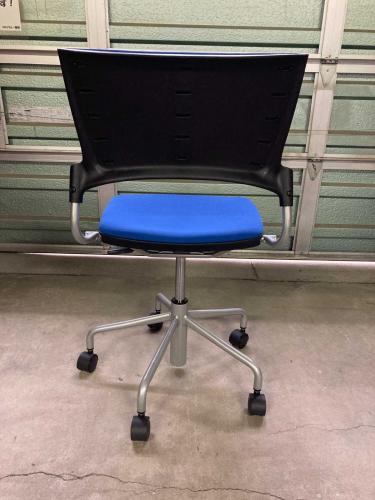 キャスター付ミーティングチェア