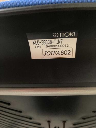 キャスター付ミーティングチェア